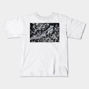 PRAYING MANTIS in the FLOWERS Kids T-Shirt